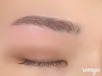 レミュ 松戸店(REMYU)の写真/お顔の印象を左右するアイブロウのお手入れで、垢抜け眉に◎自己処理では難しい黄金比美眉はプロにお任せ♪