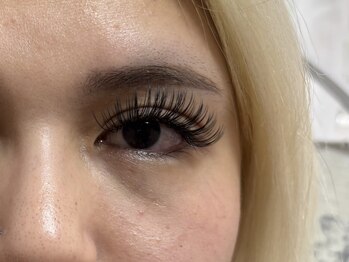 アペックスビューティーサロン(APEX BEAUTY SALON)の写真/360度グルーでコーティングし地まつげをしっかりホールド！圧倒的な持続力高いボリューム感◎