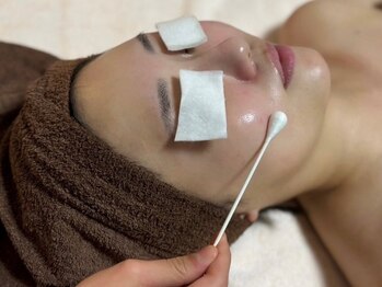 アイミー(I Me)の写真/【ツヤ輝く引き締まり！】ホワイトスノーピールトリートメントでシミへの集中ケア＆肌全体のくすみを改善◎