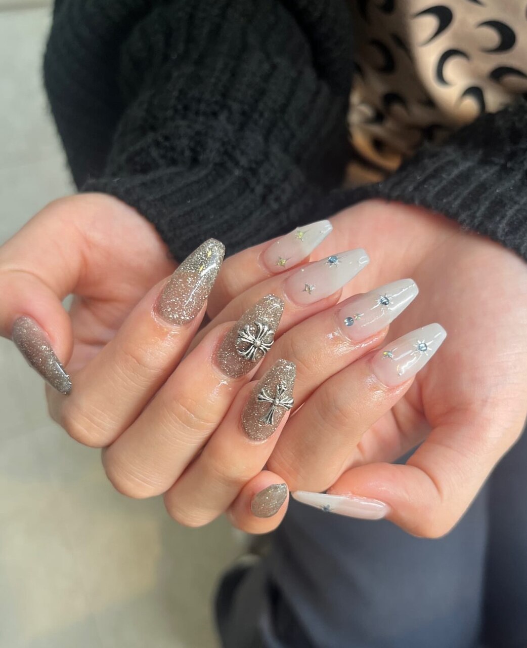 2026年冬トレンド】クロムのネイルデザイン集｜人気順｜7ページ目