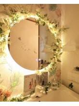 ユフラ(Juhla)/大きな鏡の洗面台