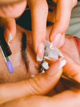 ラッシュアップ(LshUp)の写真/マスカラいらずの華やかさ!軽いつけ心地のフラットラッシュで、ハッとするほど印象的な眼差しに☆