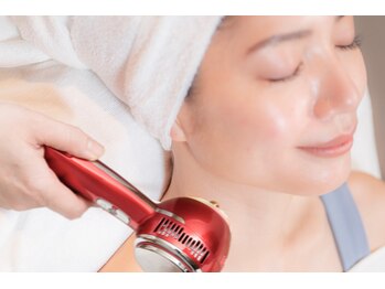 ピュアラ梅田の写真/大人気!最強立体小顔＆美肌が叶う!極３D小顔コース破格¥1100◎お顔をグッと持ち上げ理想の横顔へ♪