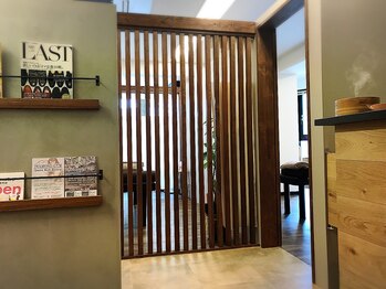 ナナイロ鍼灸整骨院 薬院(nanairo鍼灸整骨院)/受付