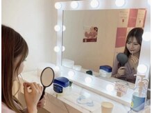 エクシアホワイトニング 静岡駅前店/2.唇にワセリンを塗って保護