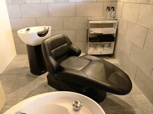 髪染やイロドリ(IRO-D-ORI)の雰囲気（周りが区切られたスペースなので人目を気にせずリラックス◎）