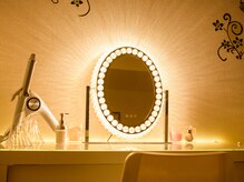 スリーピー 調布店(Sleepy)の雰囲気（ドレッサーで鏡を見ながら、心を整える時間もお過ごし頂けます）