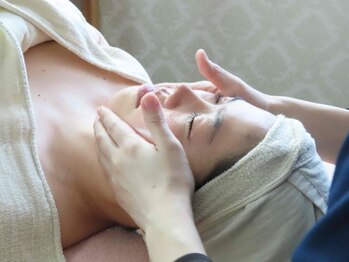 フローラ(FLORA)の写真/日置市で人気のシミ・しわ改善専門サロン。最新マシンとオールハンドケアでシミ・くすみ知らずの透明肌へ★