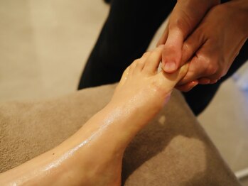 ユニヴェール/ザロータス(UNIVERS/THE LOTUS)/仰向け足の甲