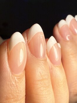 ミリアネイル 成城(Miliea nail)の写真/【本気で自爪を変えたい方】ネイルが初めてで不安な方にもお勧め♪丁寧なフォルムとハンドケアでモチも良い