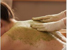 エクラ(Eclat)/背中のニキビケアに漢方ハーブ