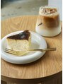 クレディア(CREDYA)&nbsp;甘いものが大好きで、甘いカフェラテとケーキが大好物です♪