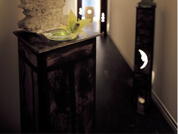 クロードモネ 東京駅丸の内店/サロン 内観