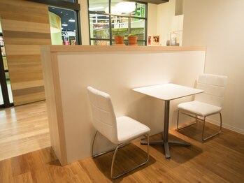 整体アンドリラクゼーションサロン ライン ルララ こうほく店(Line LuRaRa)/中待合席　お着替え後の待合