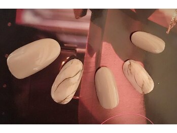 ネスト(Nest)/大理石ネイル（￥５４７０）