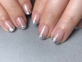 きらきらフレンチネイル
