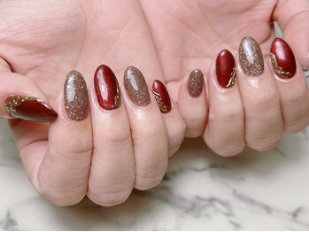 大人可愛いボルドーネイル