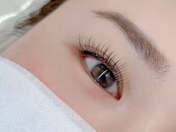 アイラッシュサロン ラヴィーナ 高崎(Lavenu)の写真/気品ある自然な目元は最高級ミンクやフラットラッシュで実現☆しなやかでヨレづらい質感が自まつ毛に馴染む