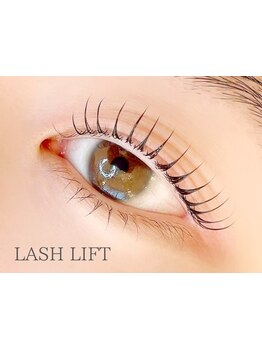 ナチュラル上品な目元にしたい