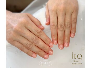 シンプル×艶感の王道ネイル