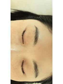 タン(TAN)/産毛を活かしたお洒落眉