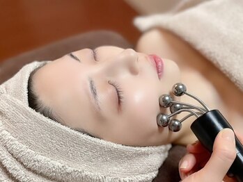 サロンドリー(salon de Re)/マシンでリフトUPと美容液導入