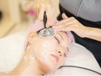 シェリルフェリシア(Cheryl Felicia)の写真/人気の毛穴ケアと優秀マシン「インディバ」の贅沢セットが新登場♪【インディバフェイシャル60分¥8800】