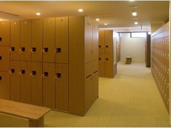 リノ/ロッカールーム