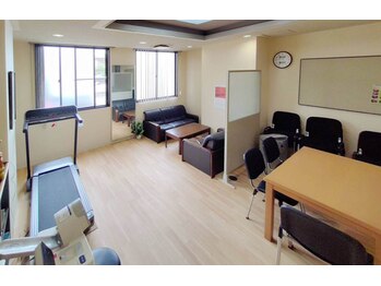 ムネトモ鍼灸院/広い待合室