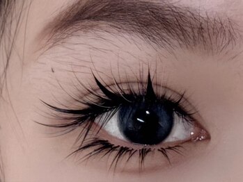 シーシー ネイル アンド アイラッシュ(CeCe Nail&eyelash)の写真/【一人一人の目に形に合わせて対応!】丁寧なカウンセリングでモチの良さにもこだわり、リピーター様多数◎