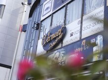 サロンドフェルメールの雰囲気（まつげの看板が目印です）