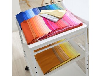 グランドカラー 大阪心斎橋店/200枚以上のドレープ使用