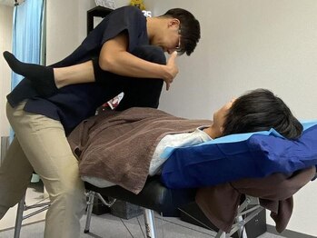 グローリー鍼灸治療院の写真/【スマホ首・腰の痛み】デスクワーク疲れで凝り固まったらそのままお越しください!日常生活の痛みや不調も