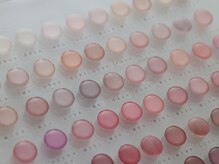 トリート(TREAT)の雰囲気（ピンクとベージュが豊富！お肌に合わせてオンリーワンの色混ぜOK）