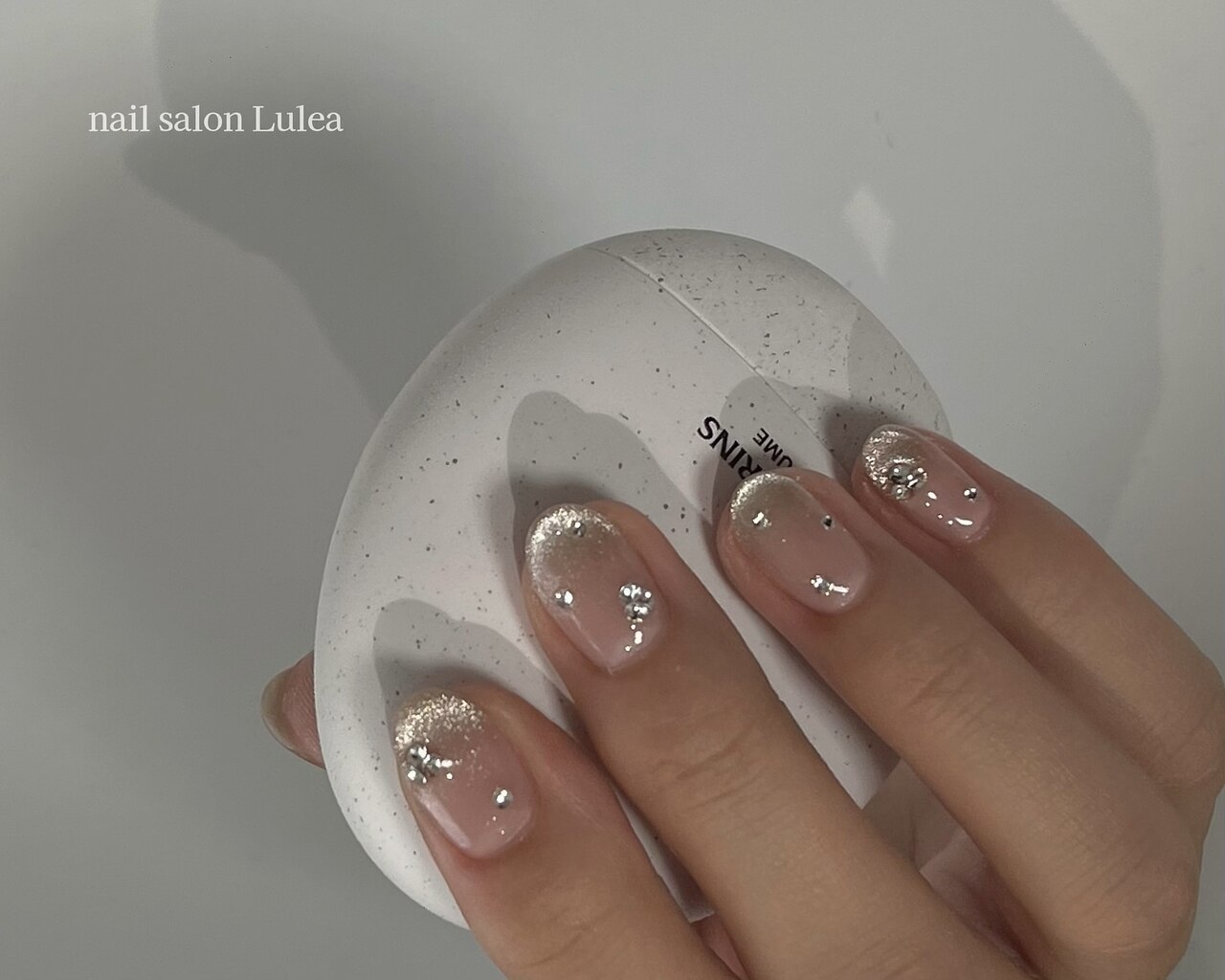 2025年-2026年冬トレンド】ガーリー フレンチのネイルデザイン集｜人気