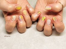 シルニー リム(Silny rim)/アシンメトリーニュアンスネイル