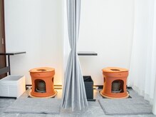 アンティス(Antis)の雰囲気(【よもぎ蒸し】こだわりの黄土椅子使用。ペアでのご利用可◎)