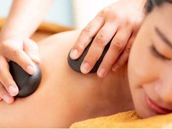 ボディスパ 天神(BODY SPA)の写真/【ヘッド付全身アロマ＋温活ホットストーン計90分7980円】冷え/むくみ/重だるさに