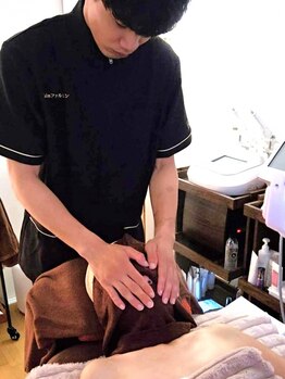 カルムファルコン(calmファルコン)の写真/【即美顔造形エステ】全国希少!!男性エステティシャンが施術★小顔矯正でキュッと小顔に♪