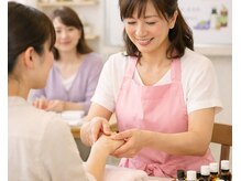 アロマスタジオ カホ(KAHO)の雰囲気（ハンドトリートメント講座も開催しています。）