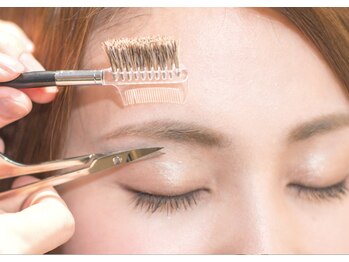 アトリエはるか 京都ポルタ店/眉カット