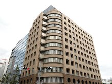 モモ 三ノ宮店(momo)/こちらのマンションの２階にです