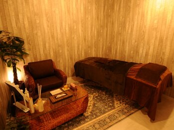 グレースフィオーレ 高槻店(gracefiore)の写真/完全個室のリラクゼーションサロンは贅沢な癒しの空間です。今までの小顔矯正とは一味違う満足感♪