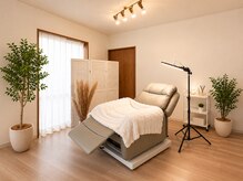 グロウプラス(GLOW PLUS+)の雰囲気（完全予約制の落ち着いた空間）