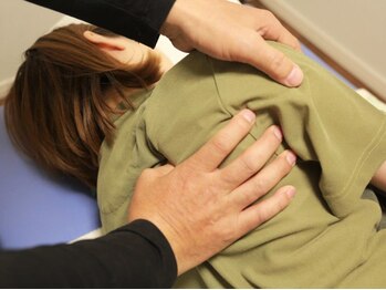 ほぐし手らくだ/肩甲骨のこわばりもほぐします