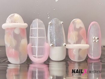 ネイリックス 栄ガスビル(NAILX)の写真/【上品なのに華やか!見惚れる夏ネイル】シンプル派さんも◎指先に煌めきをまとって、夏のお洒落を先取り♪