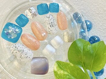 ヘアアンドネイル ピーファイブ(P-five)の写真/『夏は足先からお洒落を楽しむ季節♪』サンダル映え間違いなしのデザインで、ずっと見せたくなる足元へ☆
