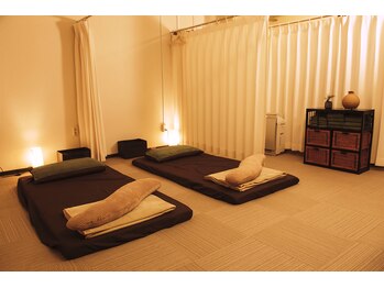 アタマとカラダのほぐし整体アンドマタニティマッサージ 整えーる/“和モダン”の店内