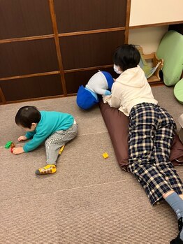 子育てママの整体サロン/見守りの様子