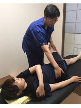 理楽整体/肩こりの原因は姿勢の歪みから